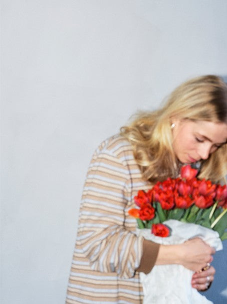 Brud og brudgom til sommerbryllup